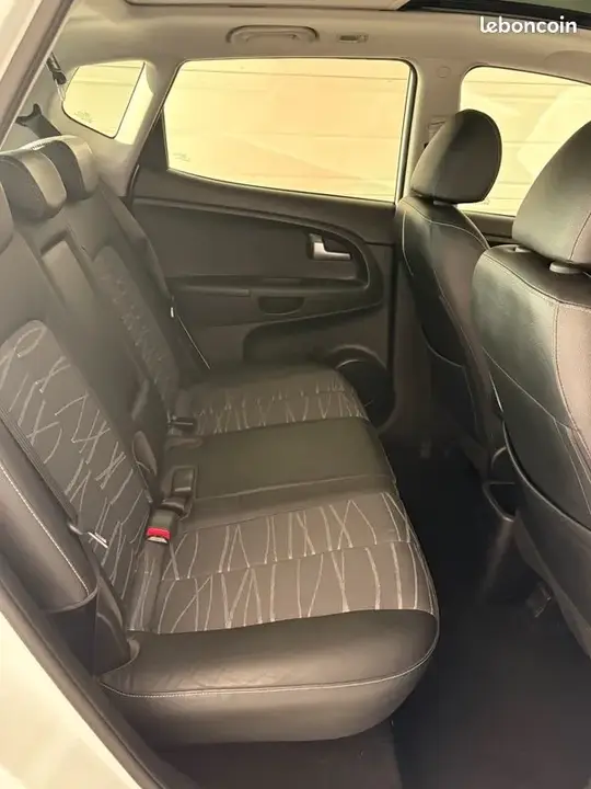 Kia Venga 2015 photo 4
