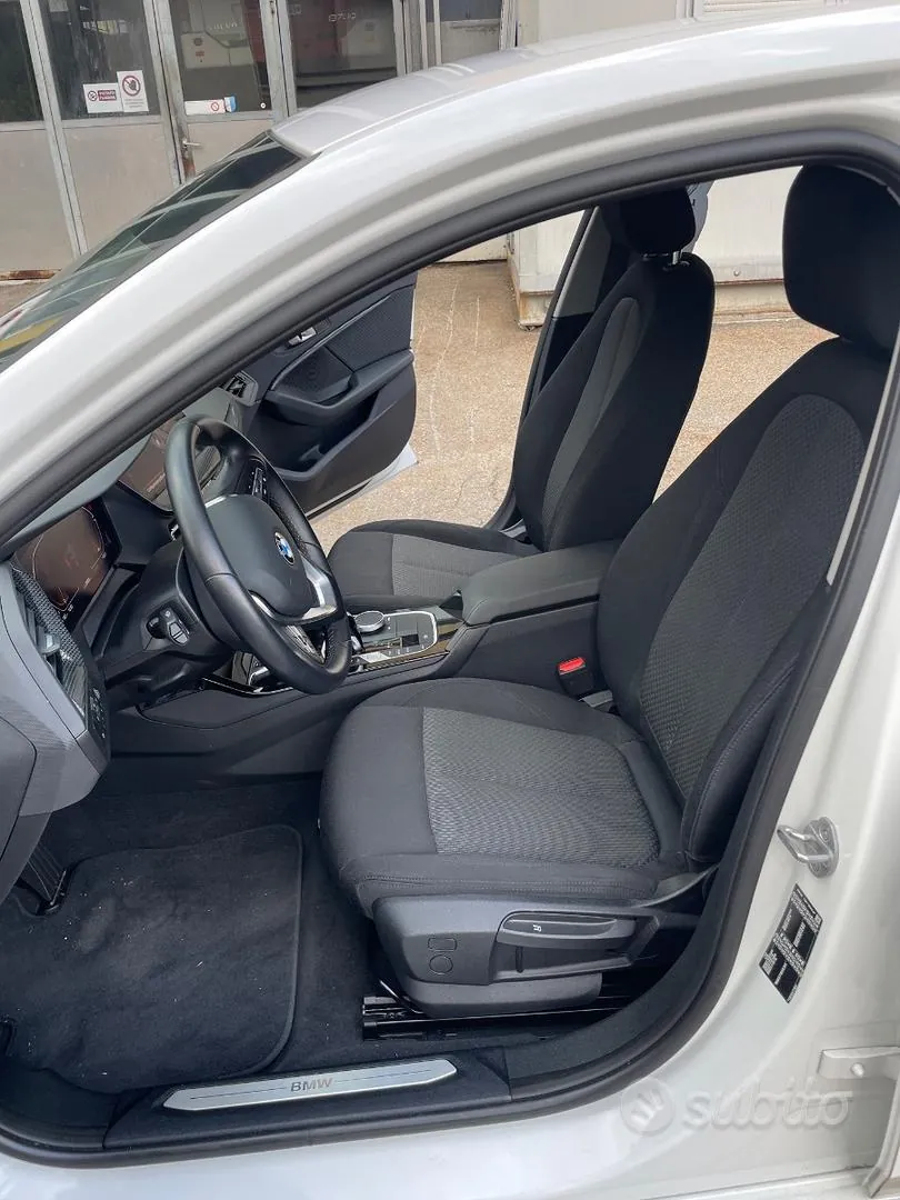 BMW 1 Series 2024 photo 3
