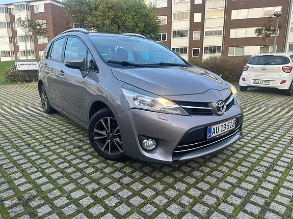 Toyota Verso 2015 photo 2