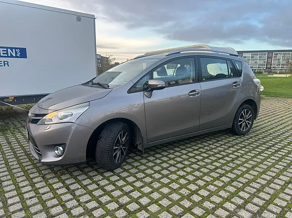Toyota Verso 2015 photo 3