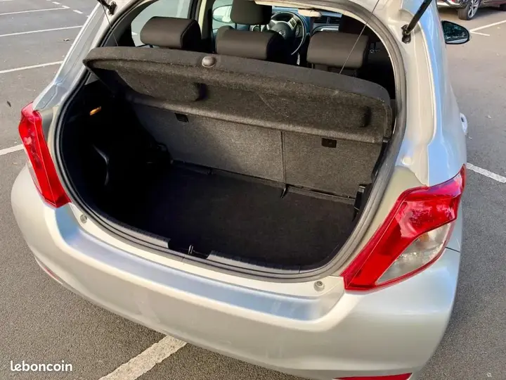Toyota Yaris 2011 photo 5