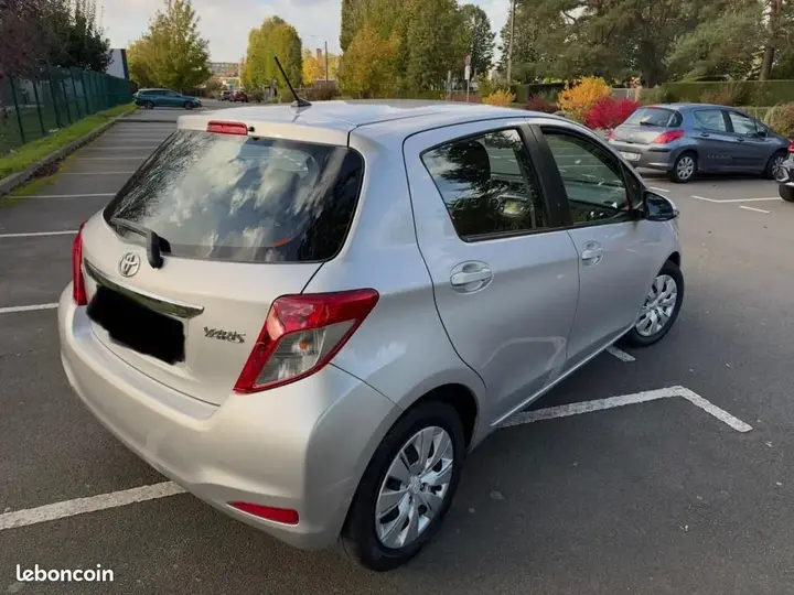 Toyota Yaris 2011 photo 3