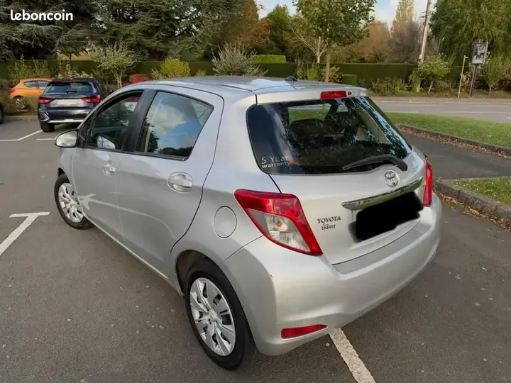 Toyota Yaris 2011 photo 4