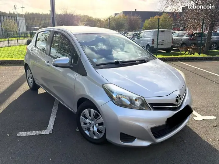 Toyota Yaris 2011 photo 2