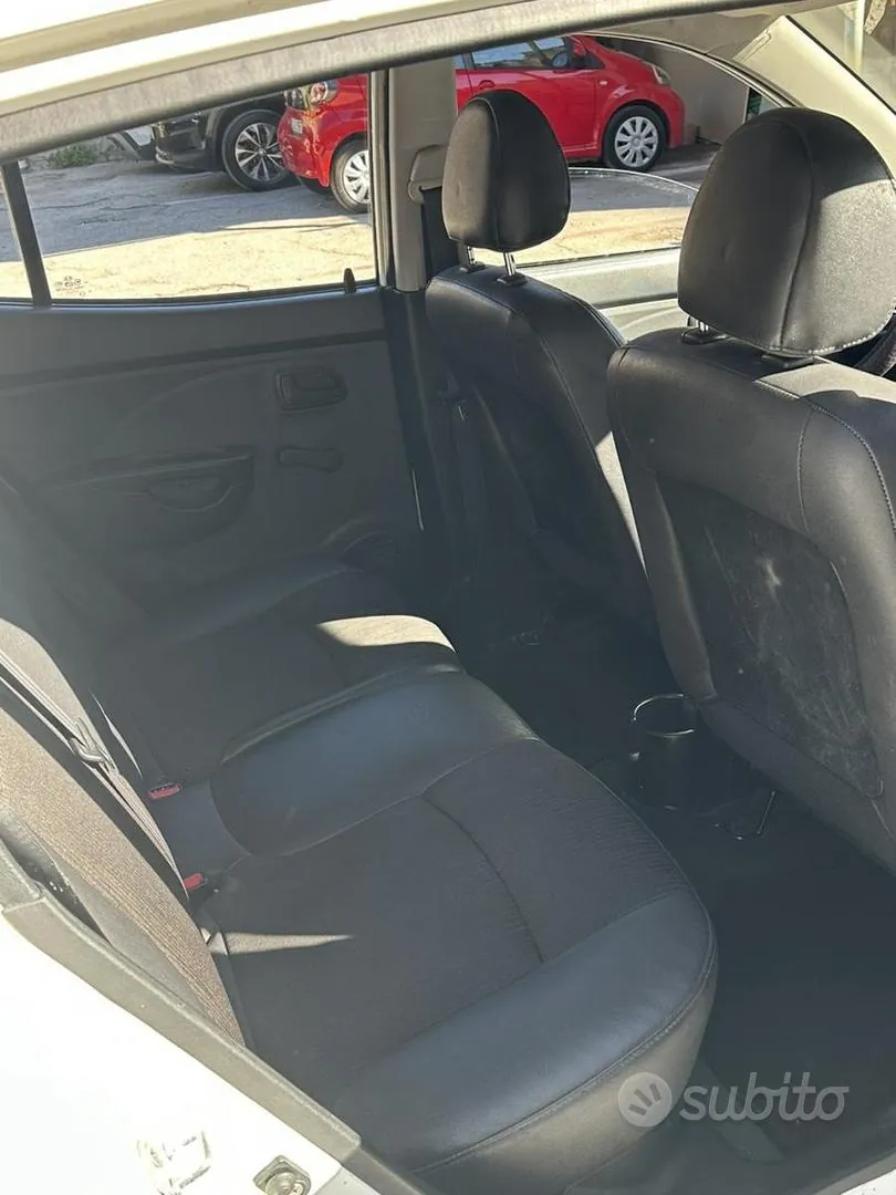 Kia Picanto 2010 photo 2