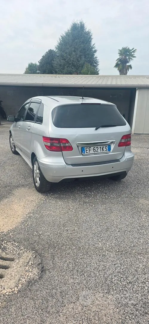 Mercedes-Benz C-Class 2010 photo 2