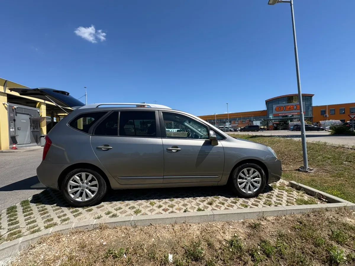 Kia Carens 2011 photo 3