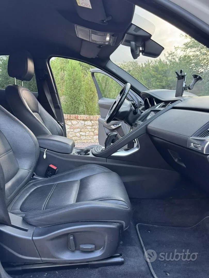 Jaguar E-Pace 2020 photo 4