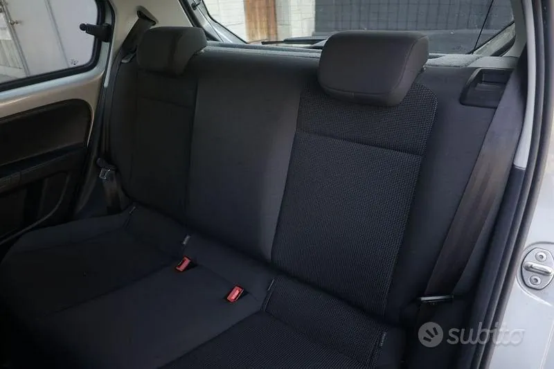 Volkswagen Up 2015 photo 3