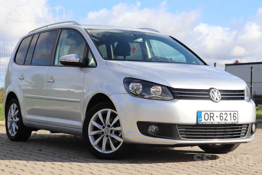 Volkswagen Touran 2011 photo 2