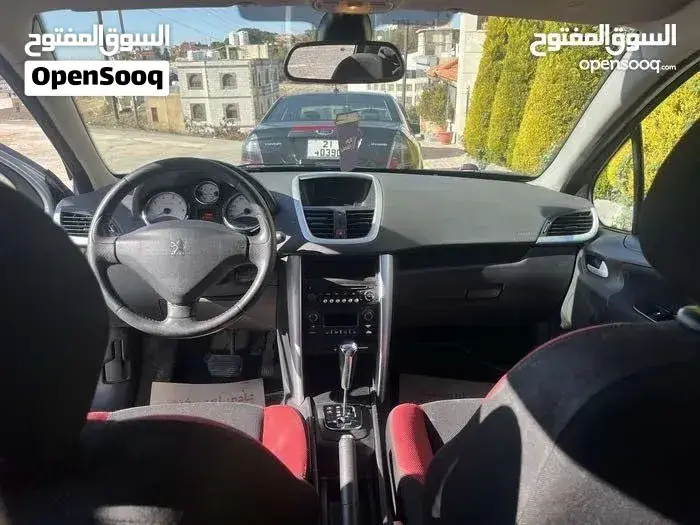 Peugeot 207 2012 photo 3