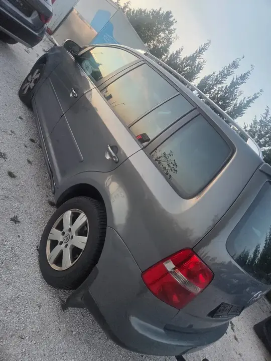 Volkswagen Touran 2005 photo 2