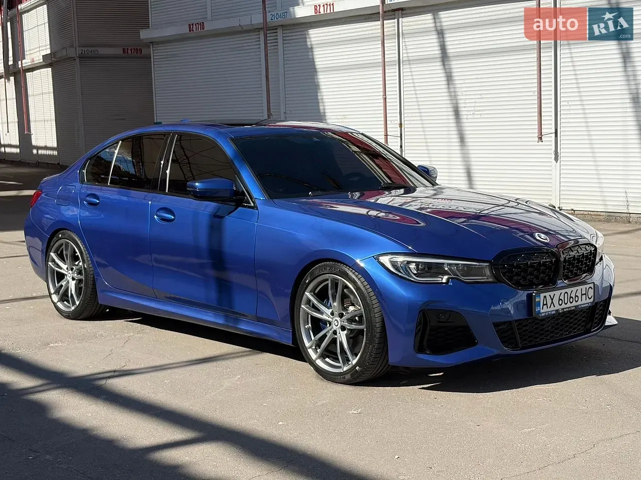 BMW 3 Series 2019 photo 2