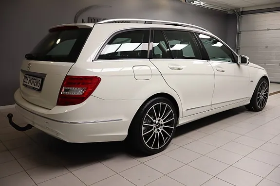 Mercedes-Benz C200 2012 photo 2