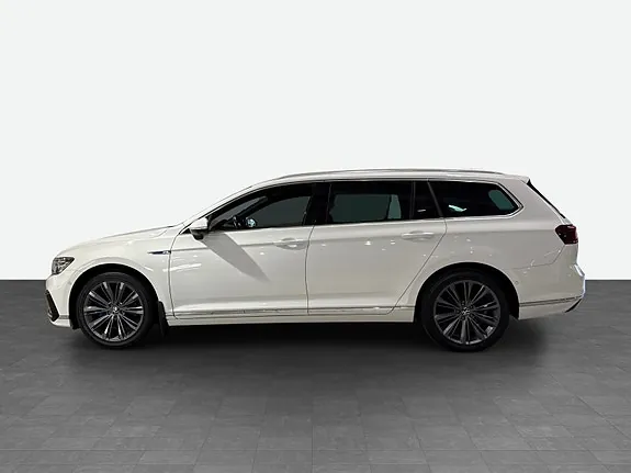 Volkswagen Passat 2021 photo 2