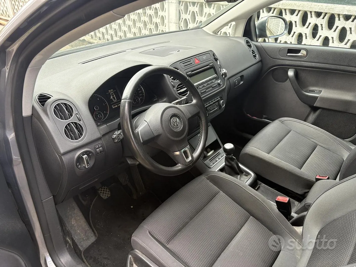 Volkswagen Golf 2010 photo 5