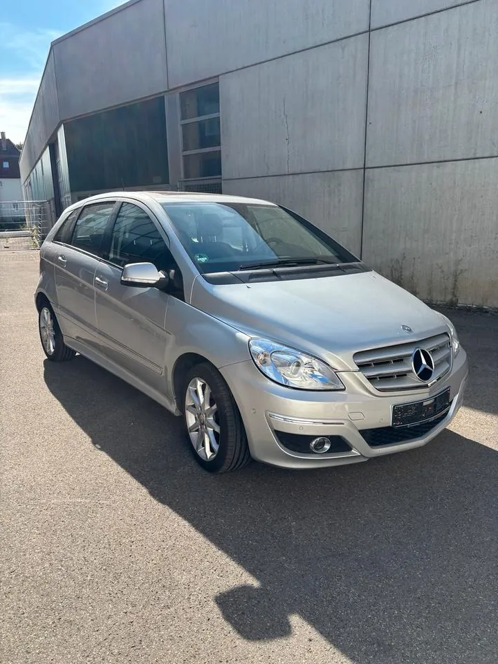 Mercedes-Benz B 200