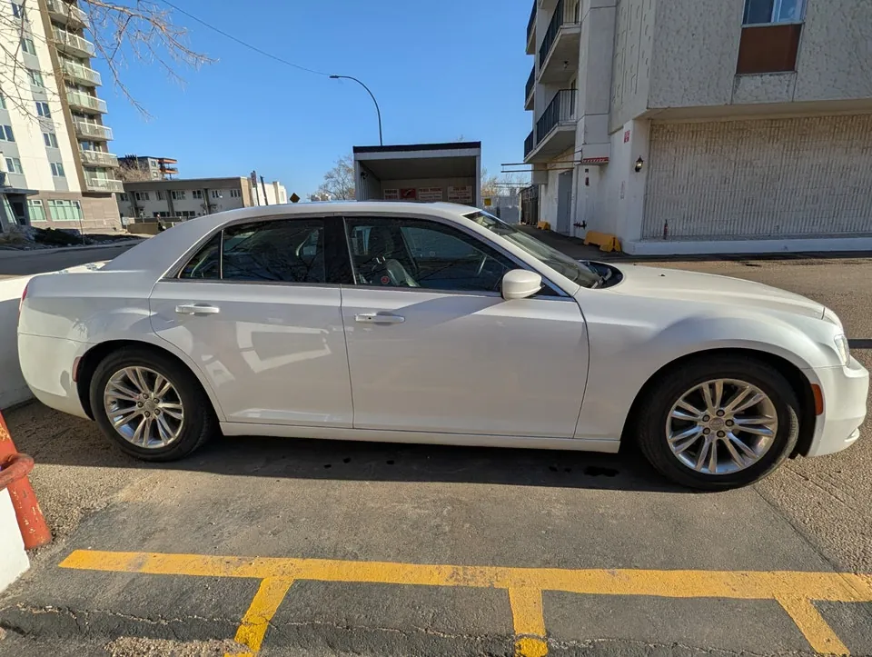 Chrysler 300 2015 photo 3