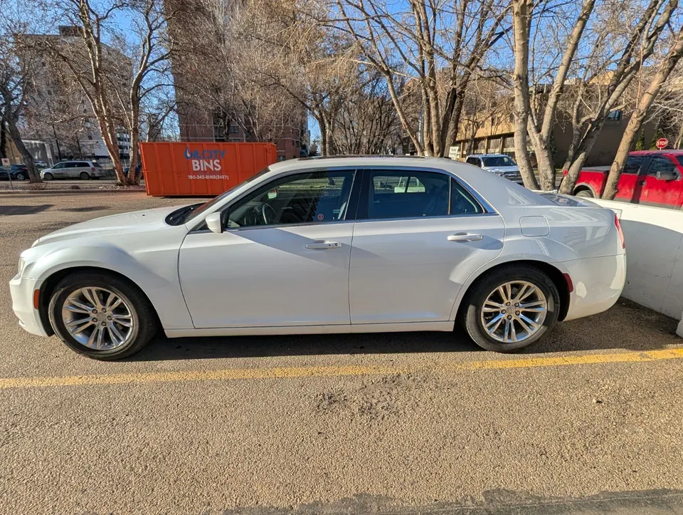 Chrysler 300 2015 photo 2