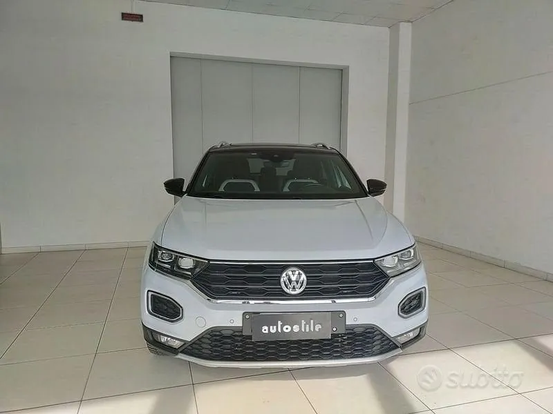 Volkswagen T-Roc 2018 photo 2