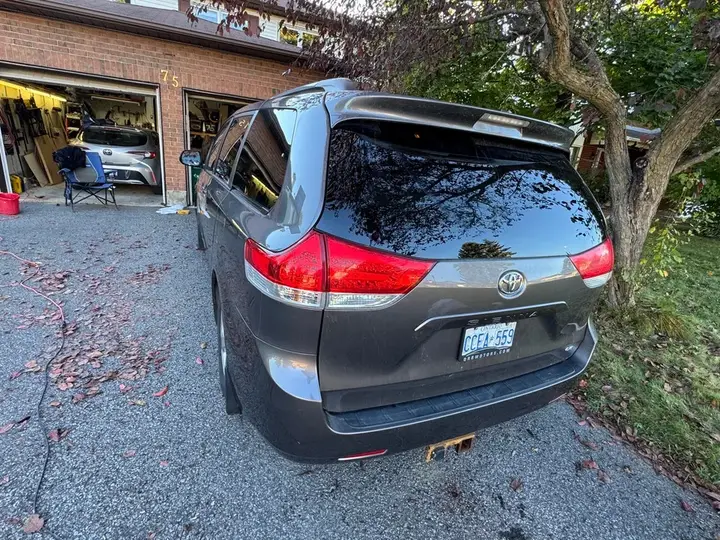 Toyota Sienna 2013 photo 2