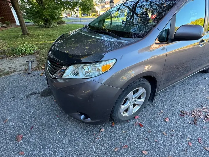 Toyota Sienna 2013 photo 4