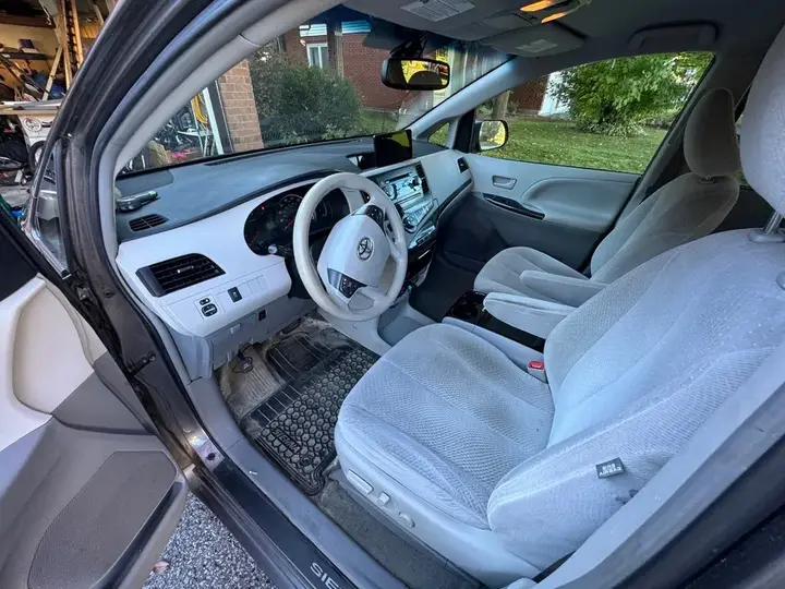 Toyota Sienna 2013 photo 5