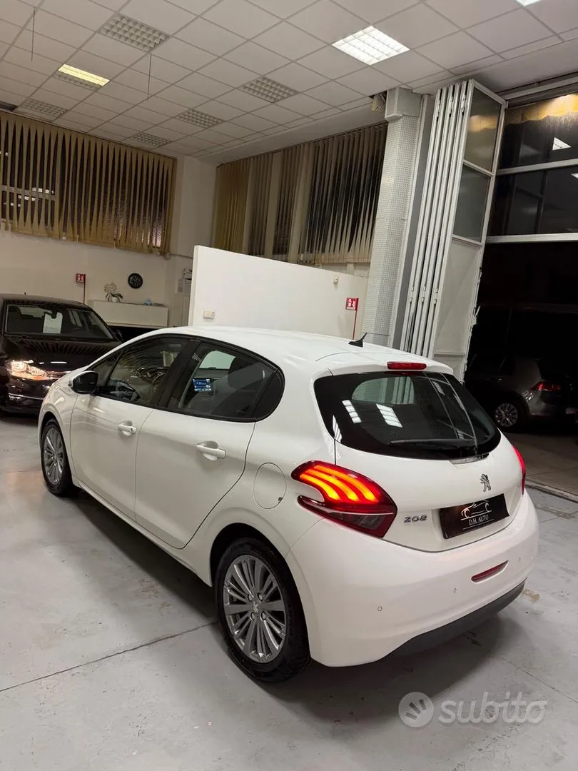 Peugeot 208 2019 photo 4