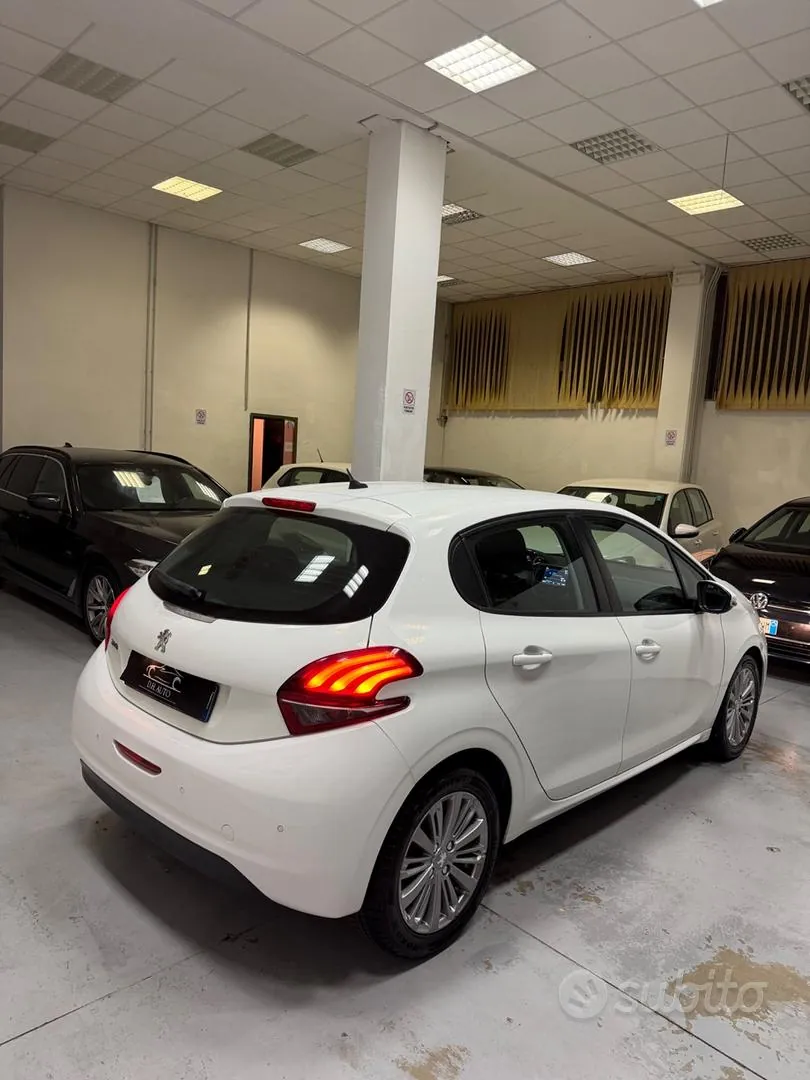 Peugeot 208 2019 photo 5