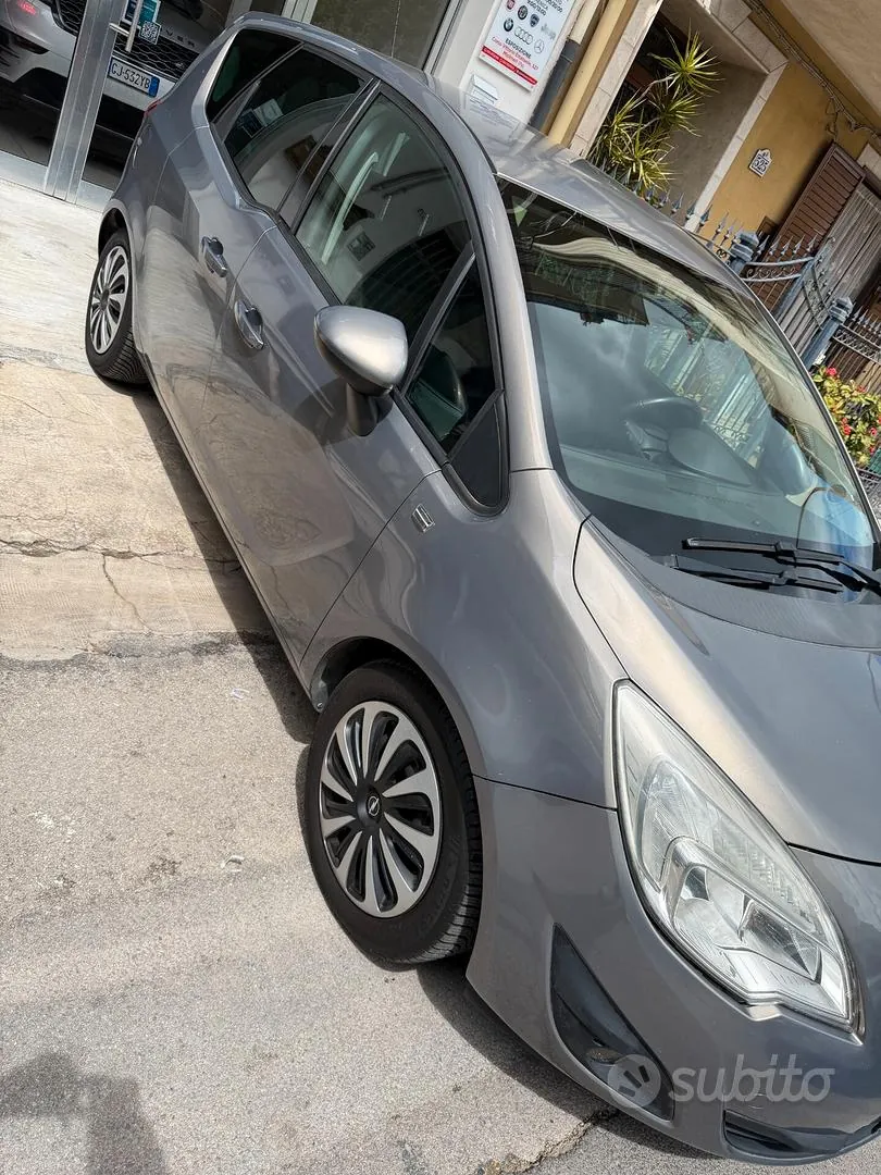 Opel Meriva 2012 photo 2