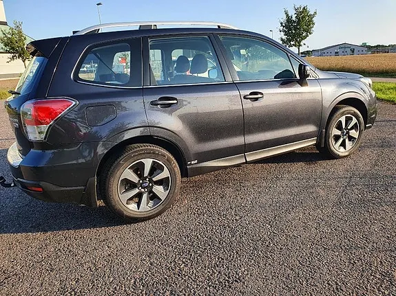 Subaru Forester 2018 photo 2