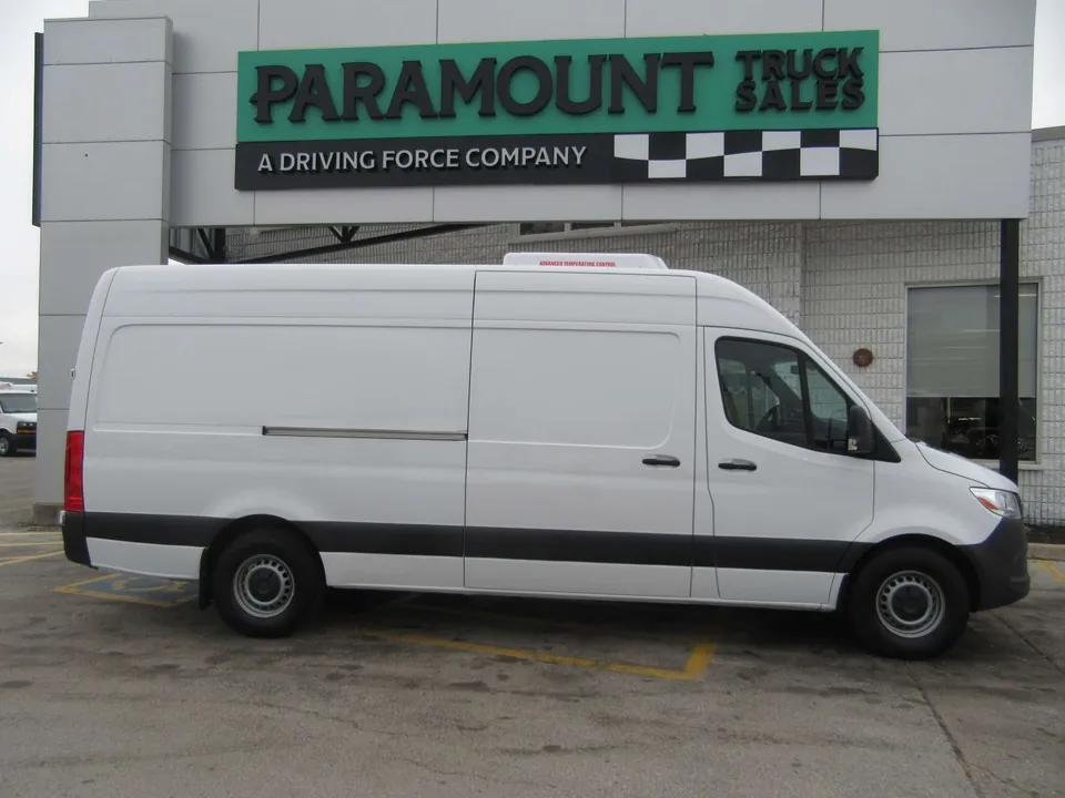 Mercedes-Benz Sprinter 2025 photo 2