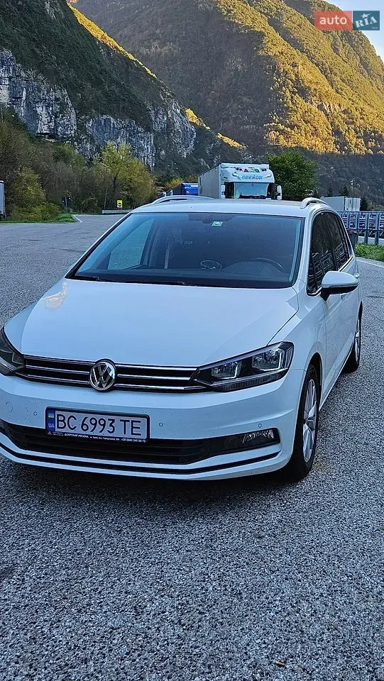 Volkswagen Touran 2018 photo 2