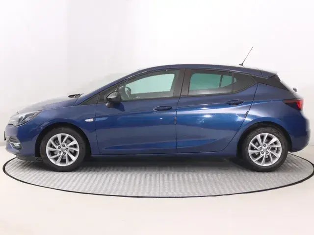 Opel Astra 2021 photo 2