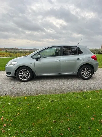 Toyota Auris 2009 photo 2