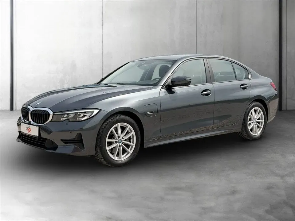 BMW 3 Series 2021 photo 2