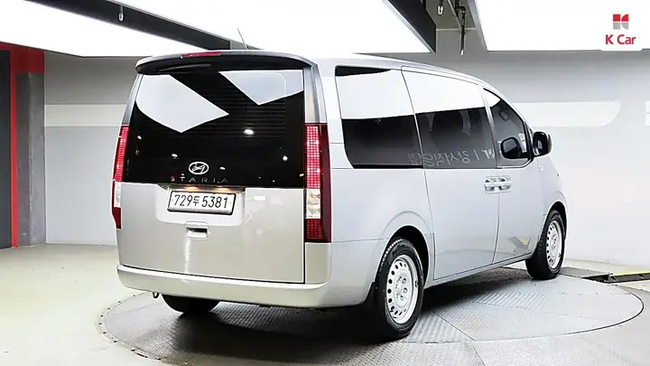 Hyundai Staria 2023 photo 4