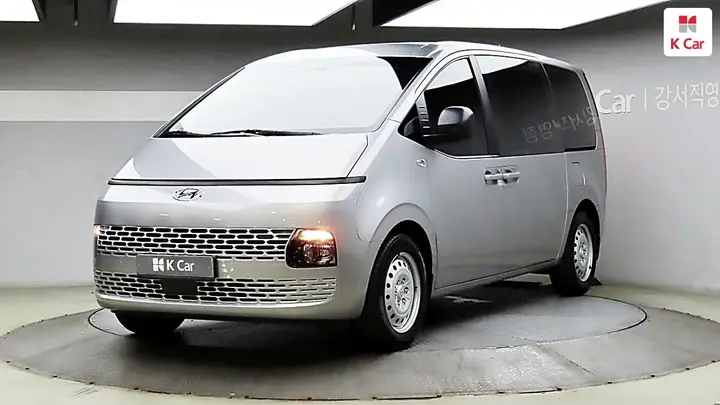 Hyundai Staria 2023 photo 3