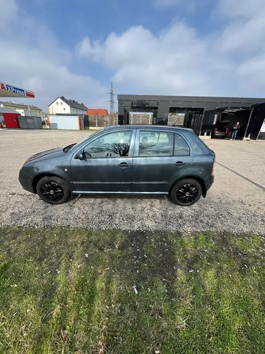 Skoda Fabia 2007 photo 3