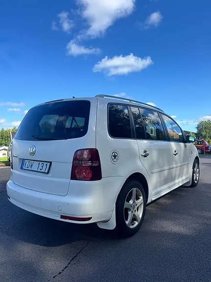 Volkswagen Touran 2010 photo 4