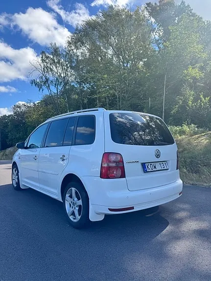 Volkswagen Touran 2010 photo 3