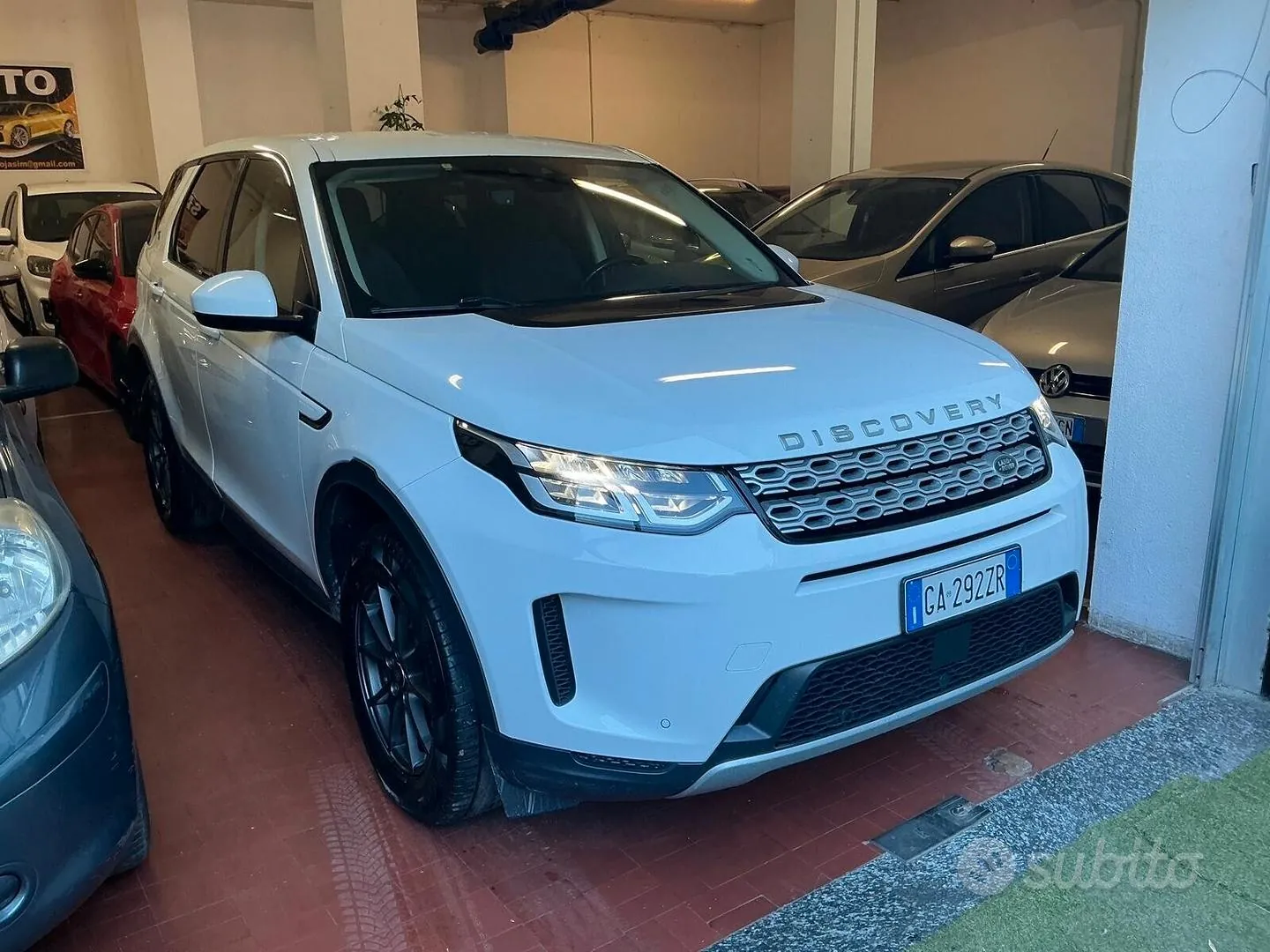 Land Rover Discovery Sport 2020 photo 2