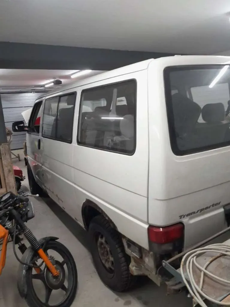 Volkswagen T4 1999 photo 3