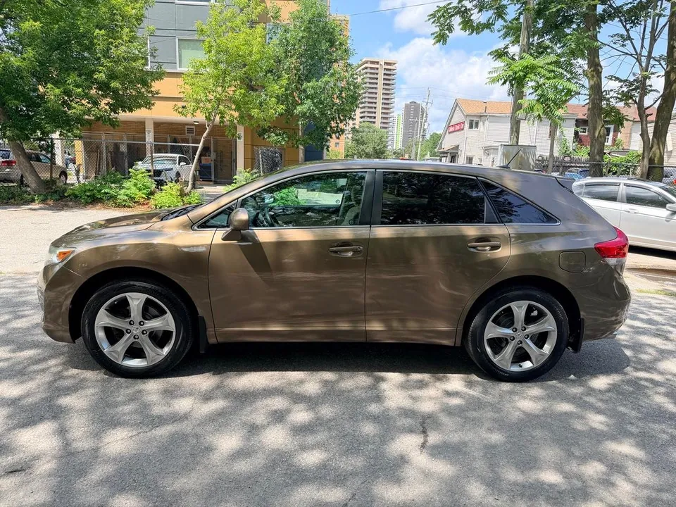 Toyota Venza 2011 photo 2