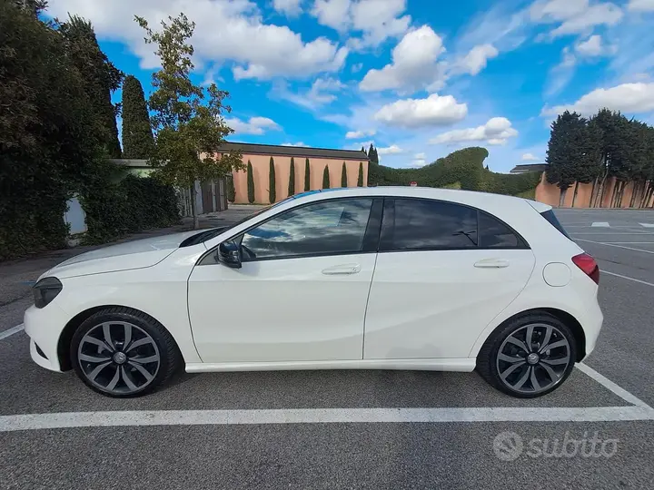 Mercedes-Benz A 200D 2015 photo 5