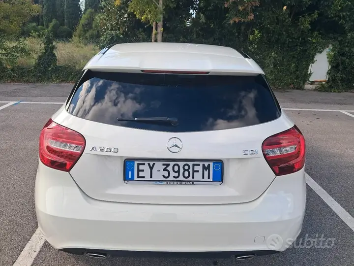 Mercedes-Benz A 200D 2015 photo 4
