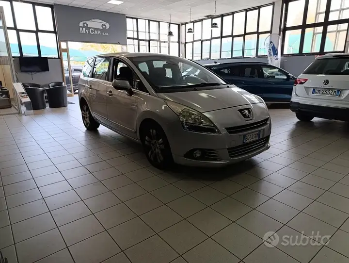 Peugeot 5008 2011 photo 3