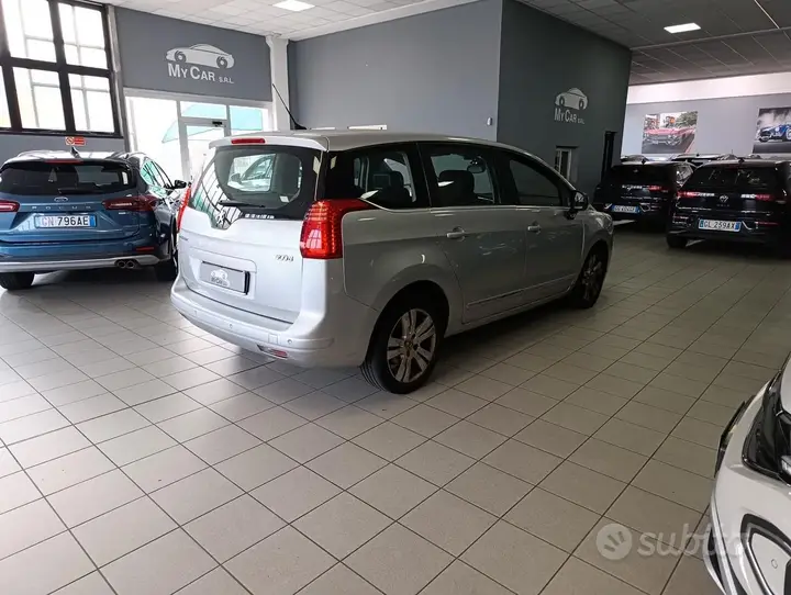 Peugeot 5008 2011 photo 4