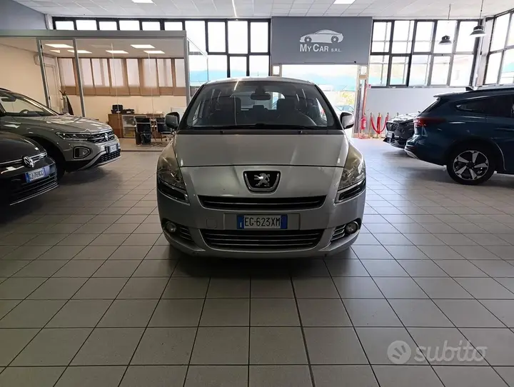 Peugeot 5008 2011 photo 2