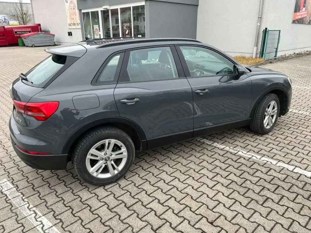 Audi Q3 2019 photo 2